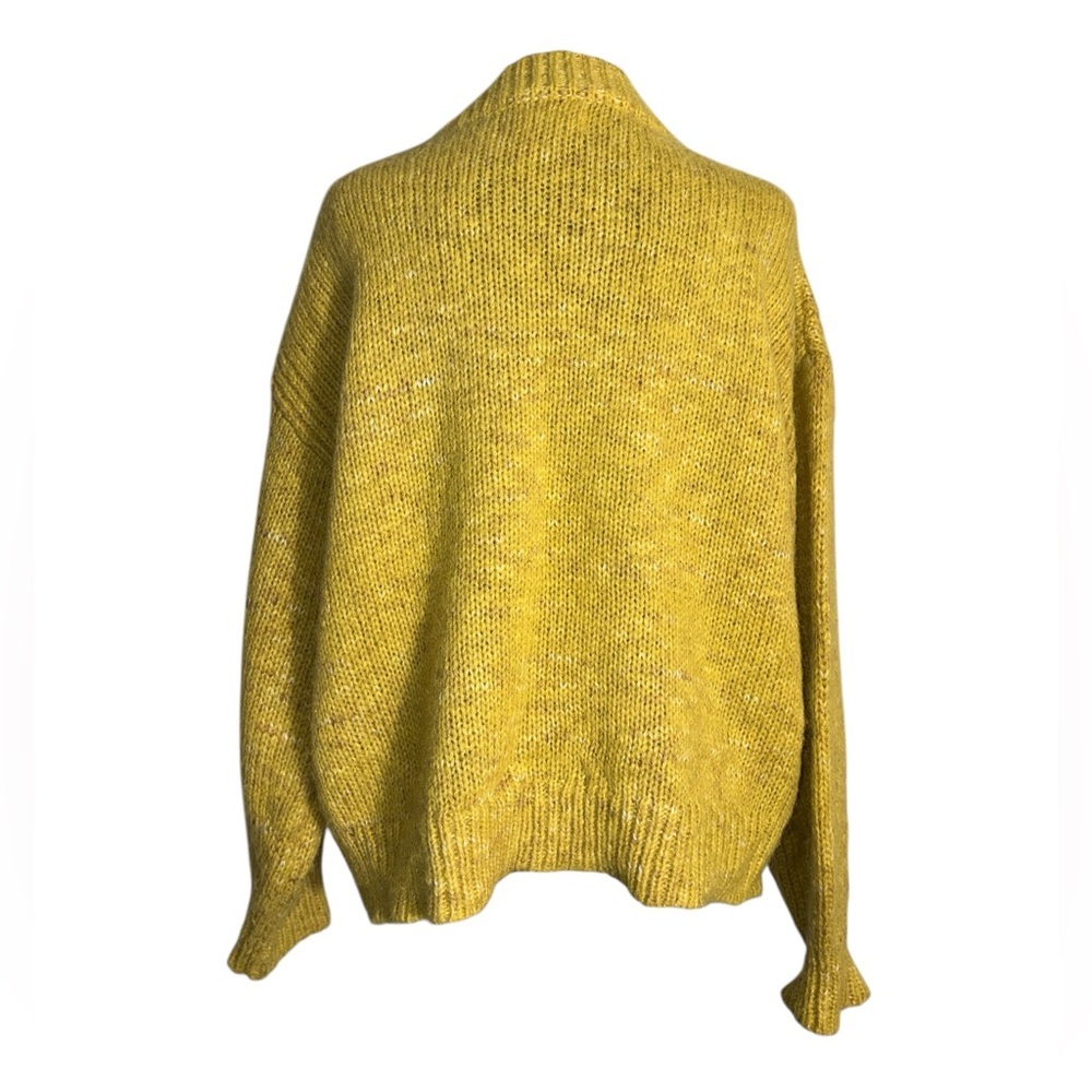 Universal Thread Women’s Oversized Knit fuzzy Sweater Size Medium Yellow V-Neck - Picture 6 of 9
